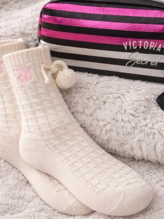 Victoria’s Secret Tote Bundle Bag + Makeup Case + Cozy Slipper Socks Set - Picture 10 of 15